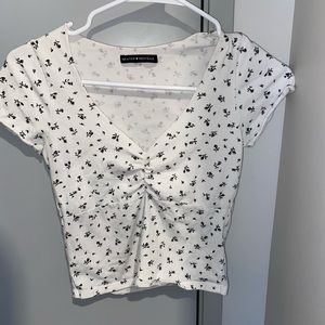 Brandy Melville lightly worn cropped t-shirt